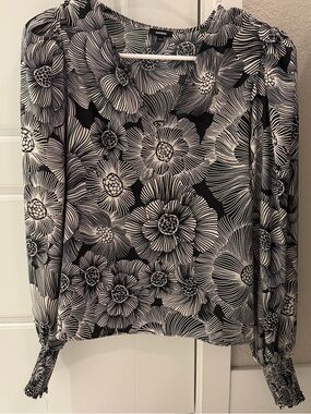 Express Black & White Floral Long Sleeve Top w/ Shoulder Pads Ruched Sleeves XS